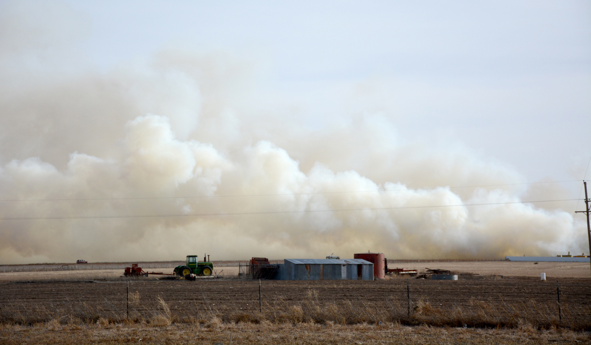 Grassfire burns about 25 acres north of Dumas